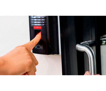 Установка СКУД вход по отпечатку пальца